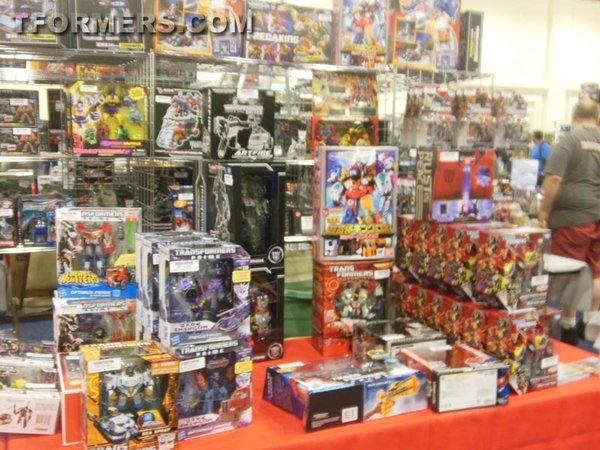 BotCon 2013   The Transformers Convention Dealer Room Image Gallery   OVER 500 Images  (484 of 582)